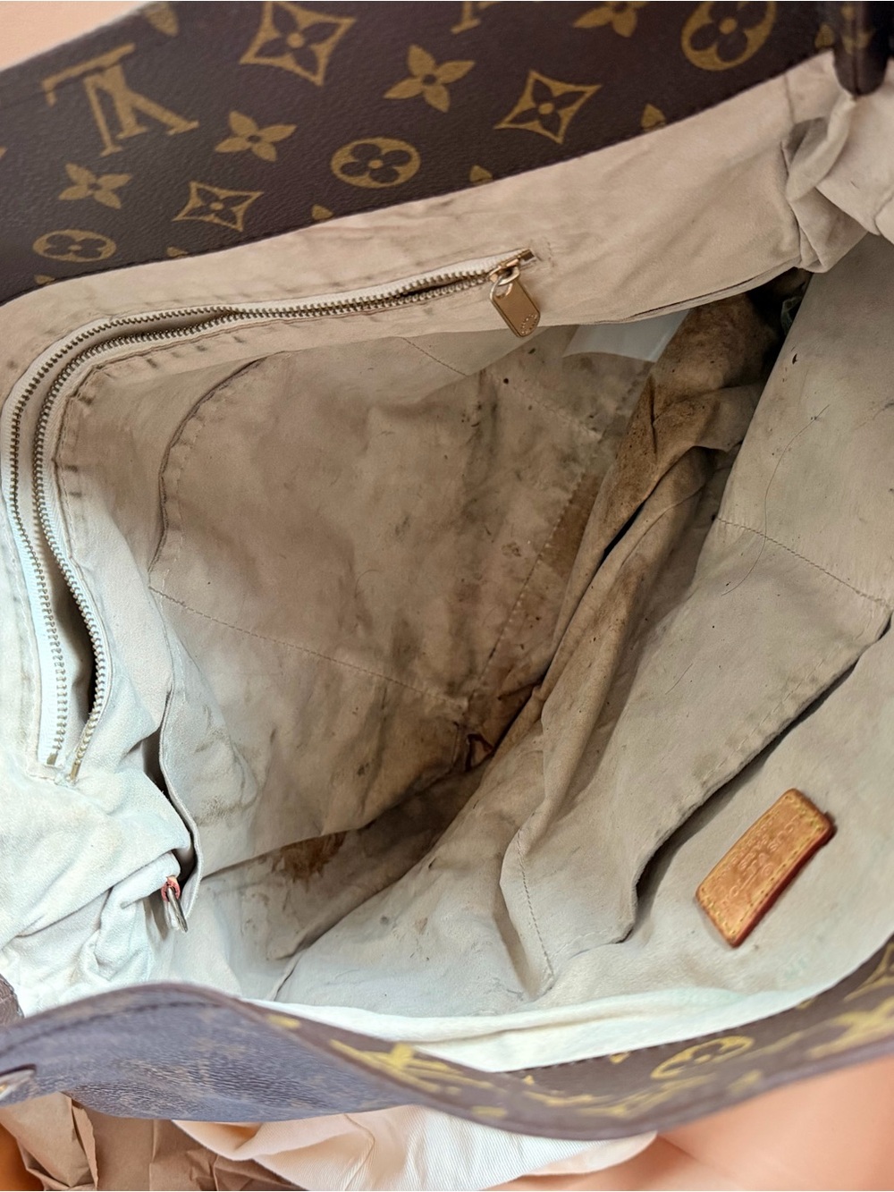 Louis Vuitton Monogram Artsy MM Bag - Picture 3 of 5